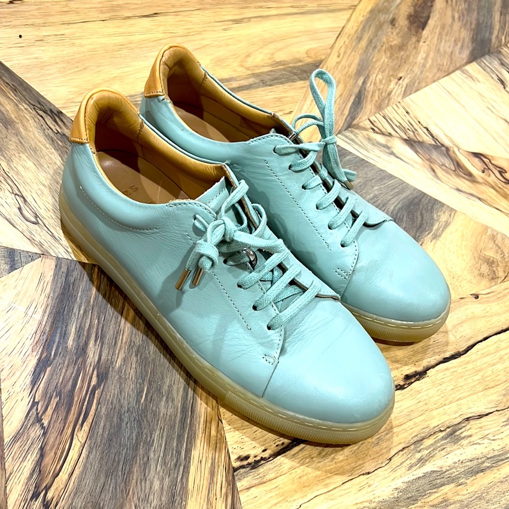 Pairs in Paris Leather sneaker
